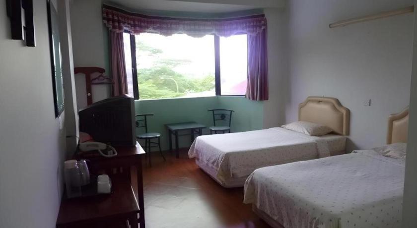 Hotel Hung Hung Kuching Kültér fotó