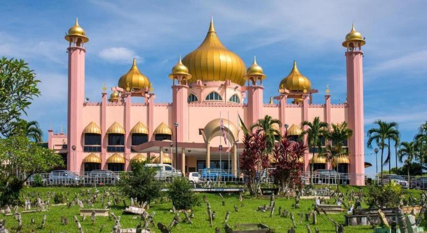 Hotel Hung Hung Kuching Kültér fotó