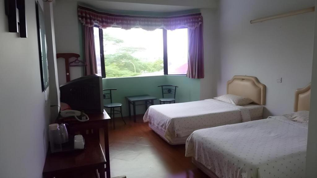 Hotel Hung Hung Kuching Kültér fotó